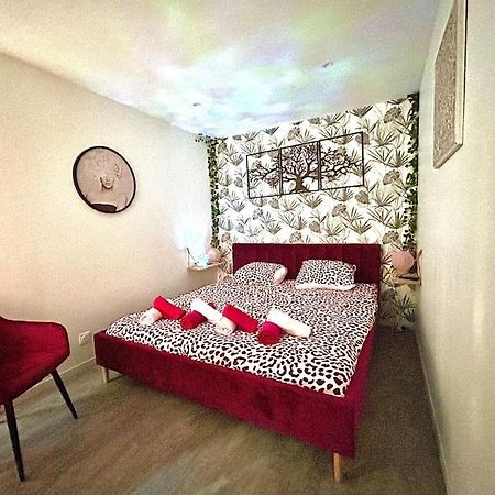 La Foret Enchantee, Centre Ville Pont-Sur-Yonne Exterior foto