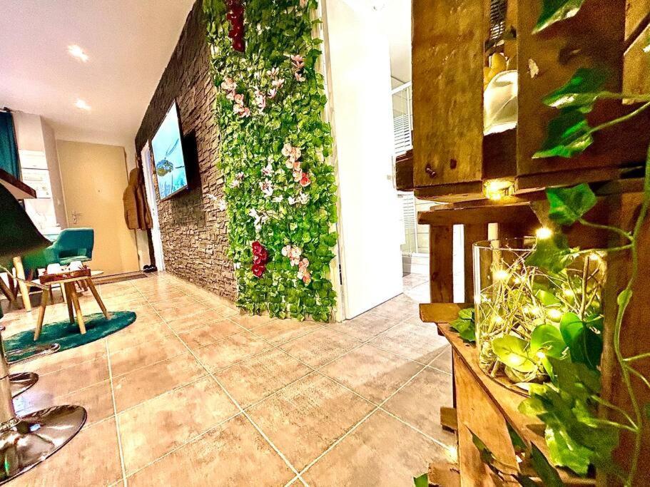 La Foret Enchantee, Centre Ville Pont-Sur-Yonne Exterior foto